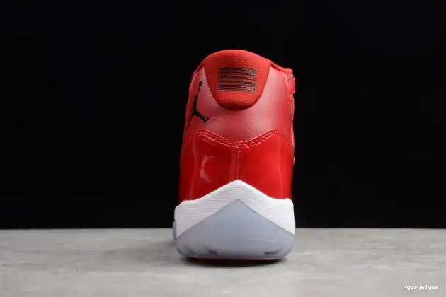 HYPE Air Jordan RetroGym Red 11 378037-623 0520